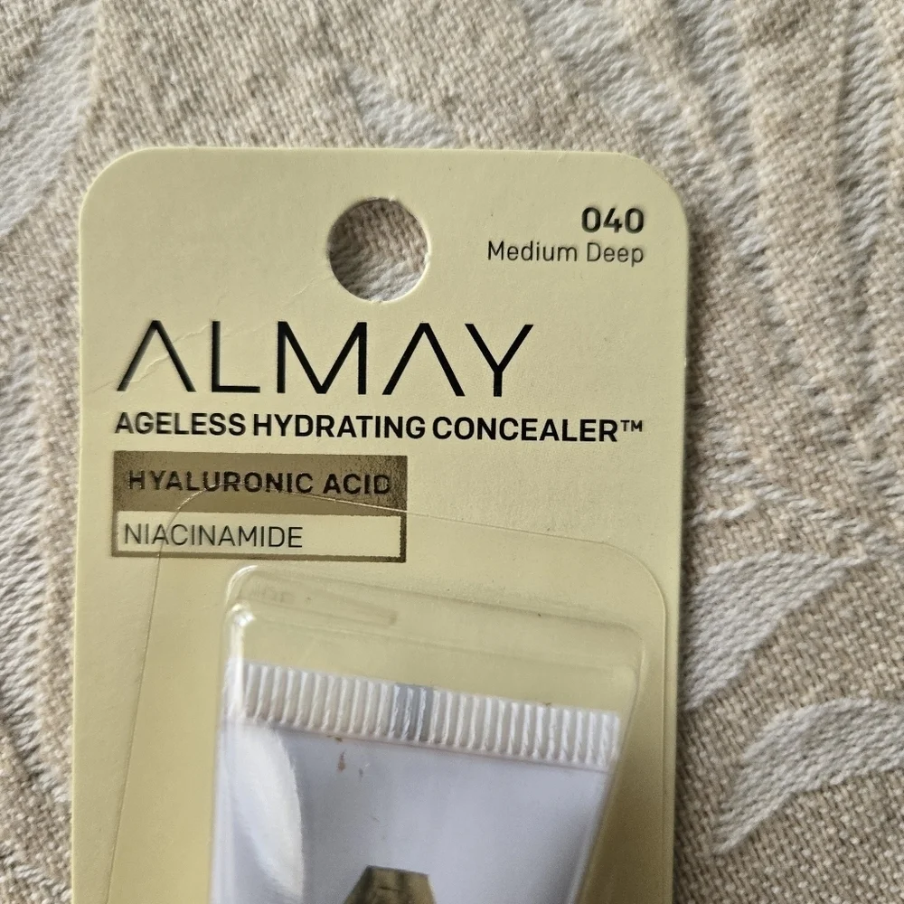Almay Ageless Hydrating Liquid Concealer Hyaluronic Acid 040 Medium Deep